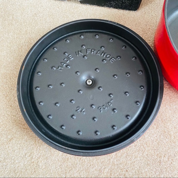 Staub cast iron 4qt red 24cm - Picture 7 of 11